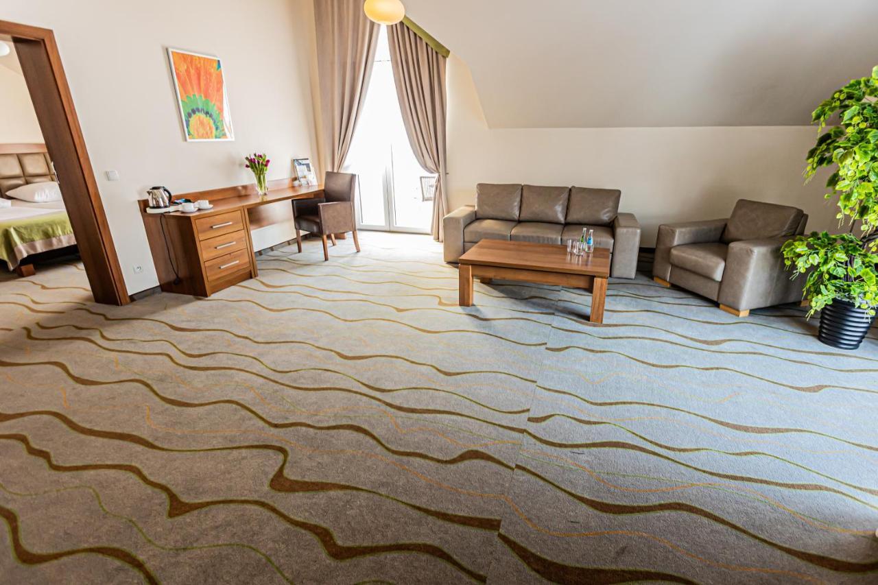 Hotel Olivia Medical Spa Скомельна-Чарна Екстер'єр фото